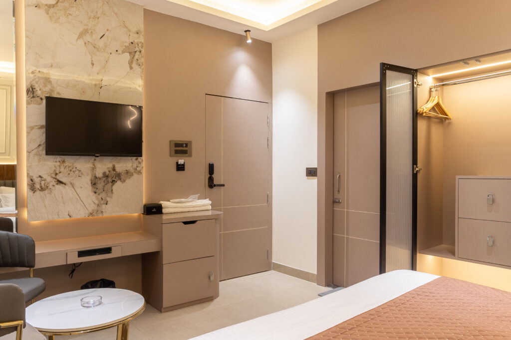 Hotel Near Motijheel Kanpur – The Deep Hotel Gumti No. 05
